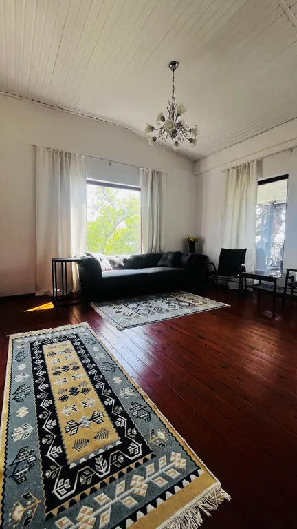 Вилла с бассейном на холме