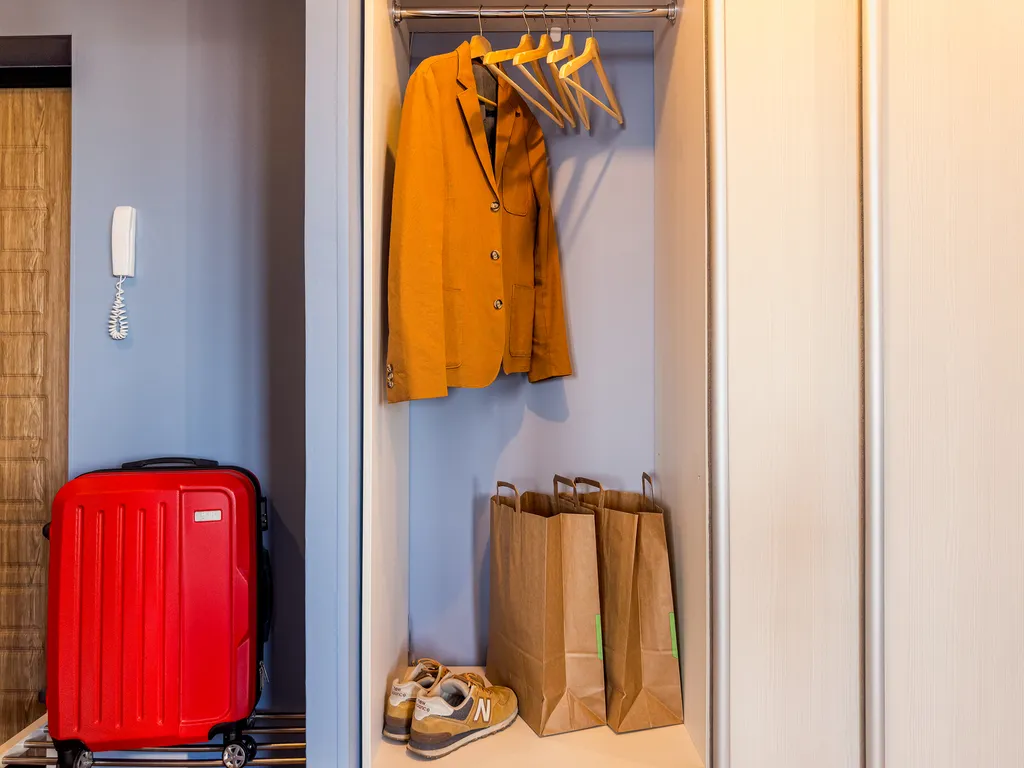 Студия карельский лось с видом на озеро