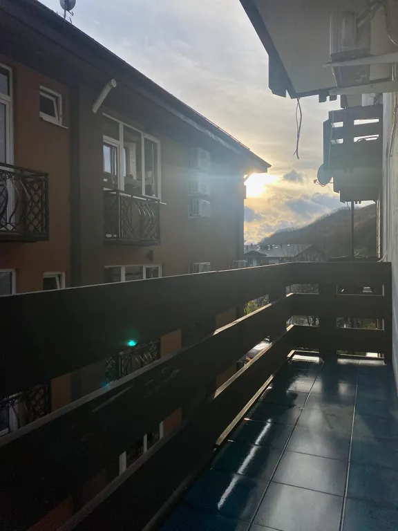 Квартира с большим балконом в горах