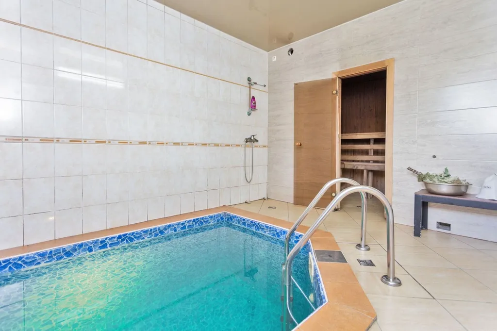 Коттедж с сауной и бассейном возле Минска