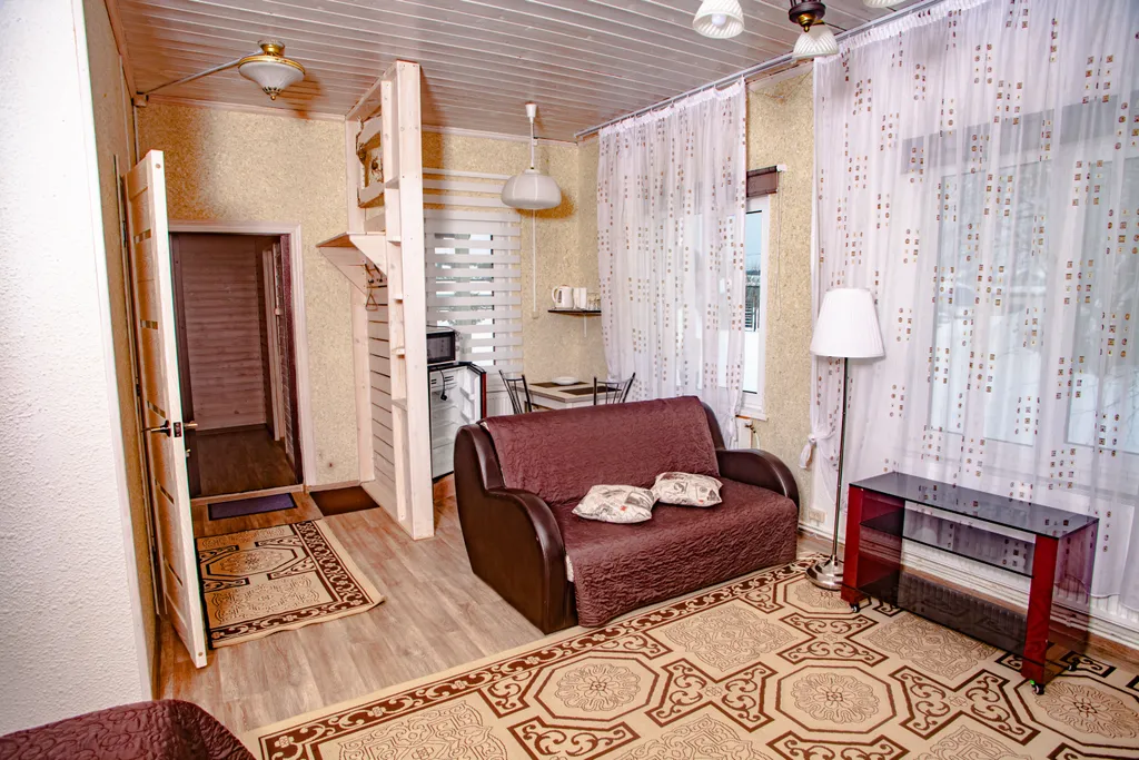 Студия в доме с отдельным входом и санузлом