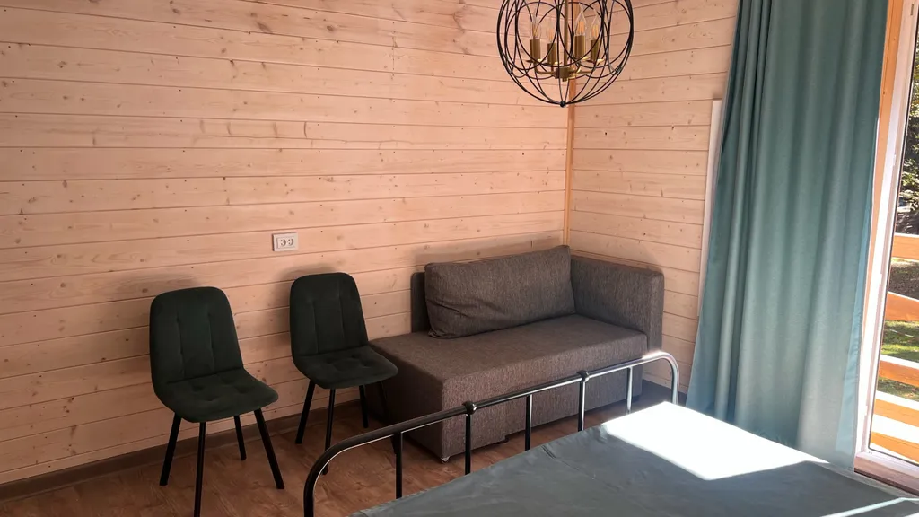 Уютный коттедж на большую компанию в лесу