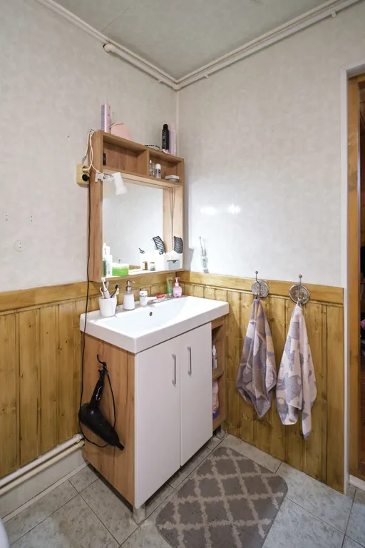 Уютный жилой зимний дом в сказочно живописном месте