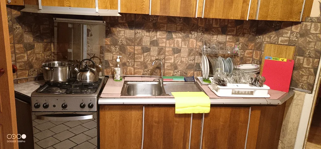 Коттедж на берегу пруда с бассейном