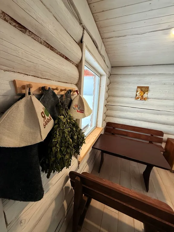 Новый дом в стиле барн Хаус на берегу реки