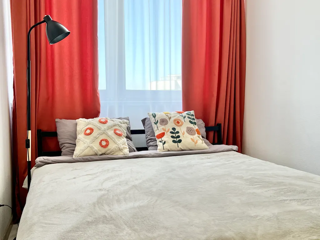 Квартира Просторная студия с лоджией и видом на город — аренда посуточно в Екатеринбург