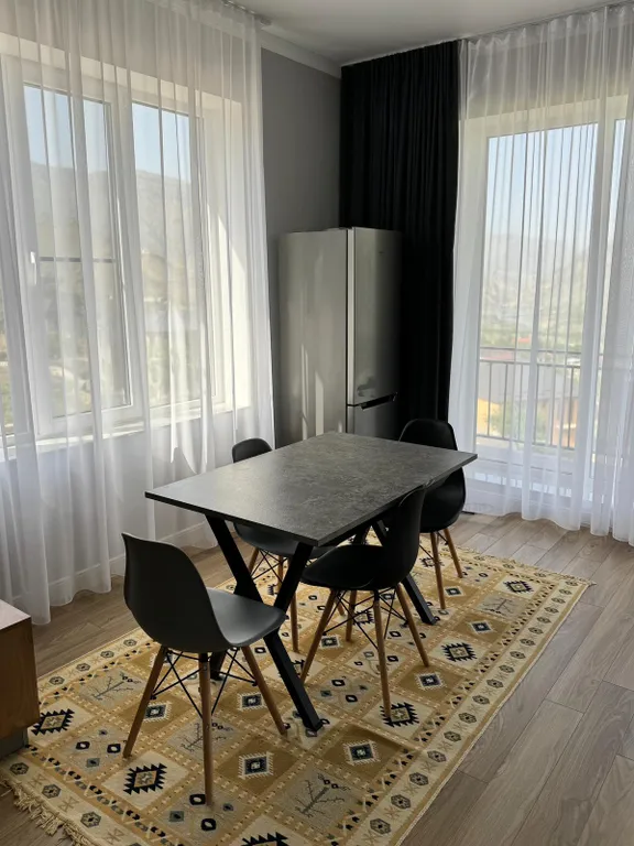 Новый стильный дом с видом на горы