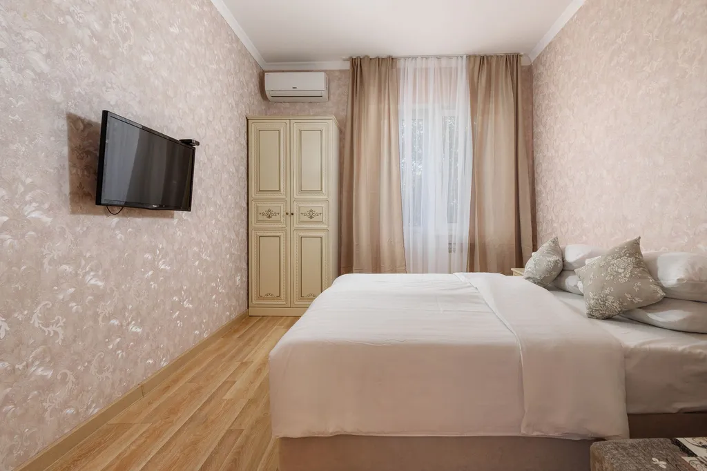 Квартира Апартаменты с балконом и видом на аллею — Адлер