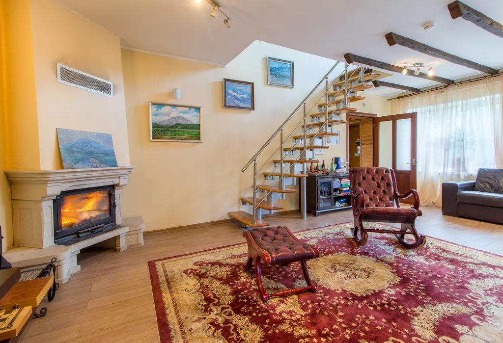 Уютный дом на берегу озера