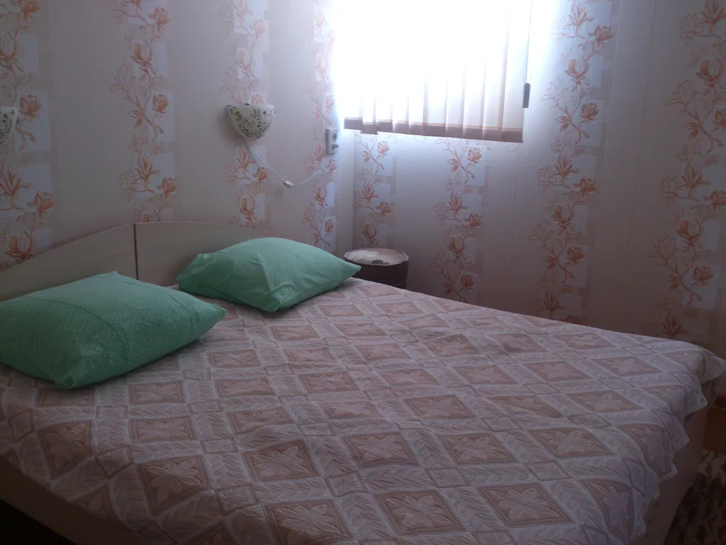 Просторная комната с кондиционером в частном доме