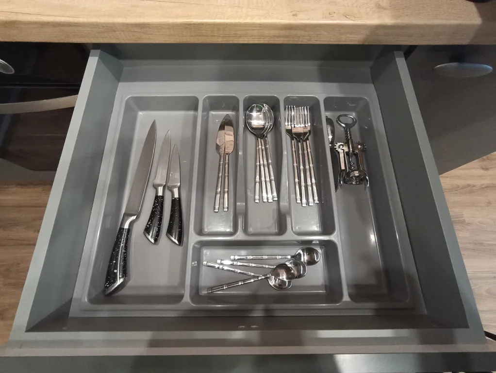 Стильная современная студия с дизайнерским ремонтом