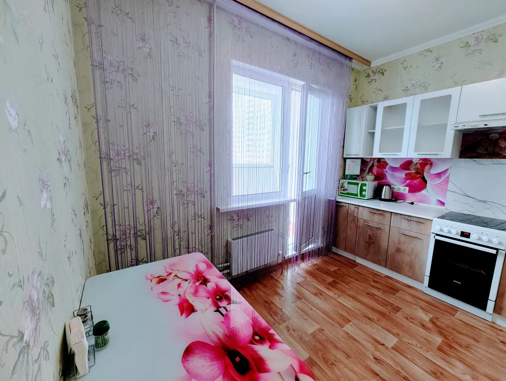 Уютная 1-комнатная квартира рядом с ТРЦ Аура