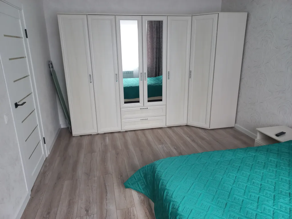 Любимый уголок у глобуса