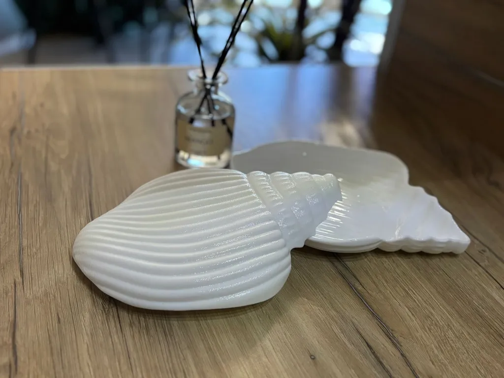 Уютная сфера на побережье