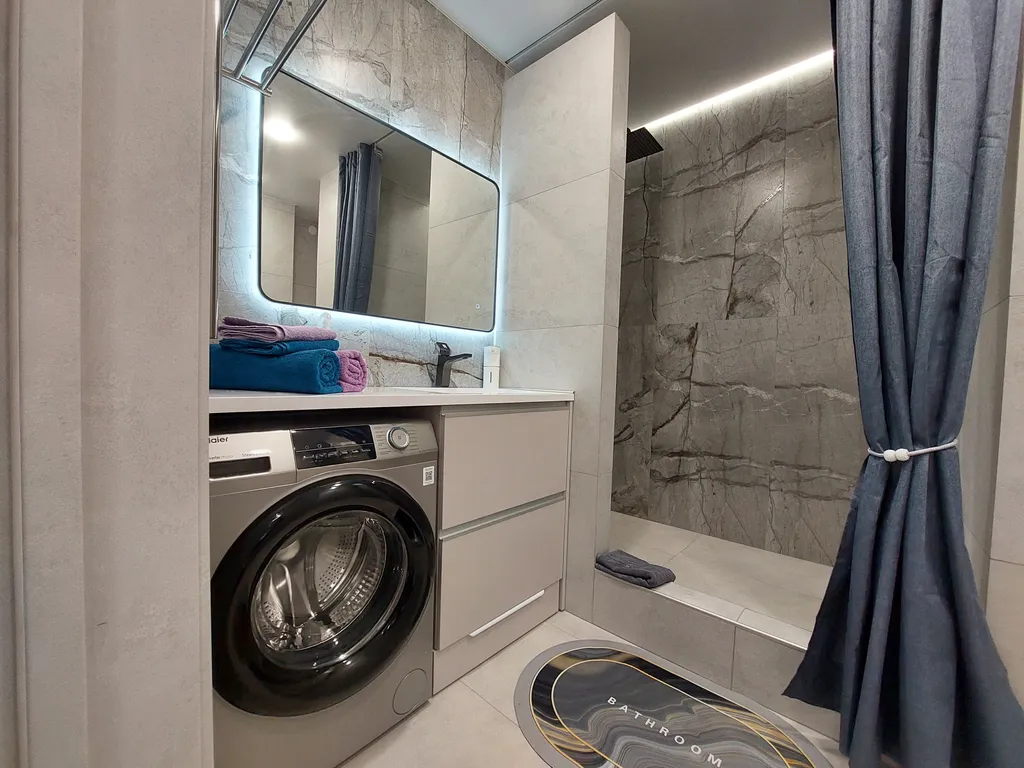 Апартаменты с отдельной спальней в новом доме, центр