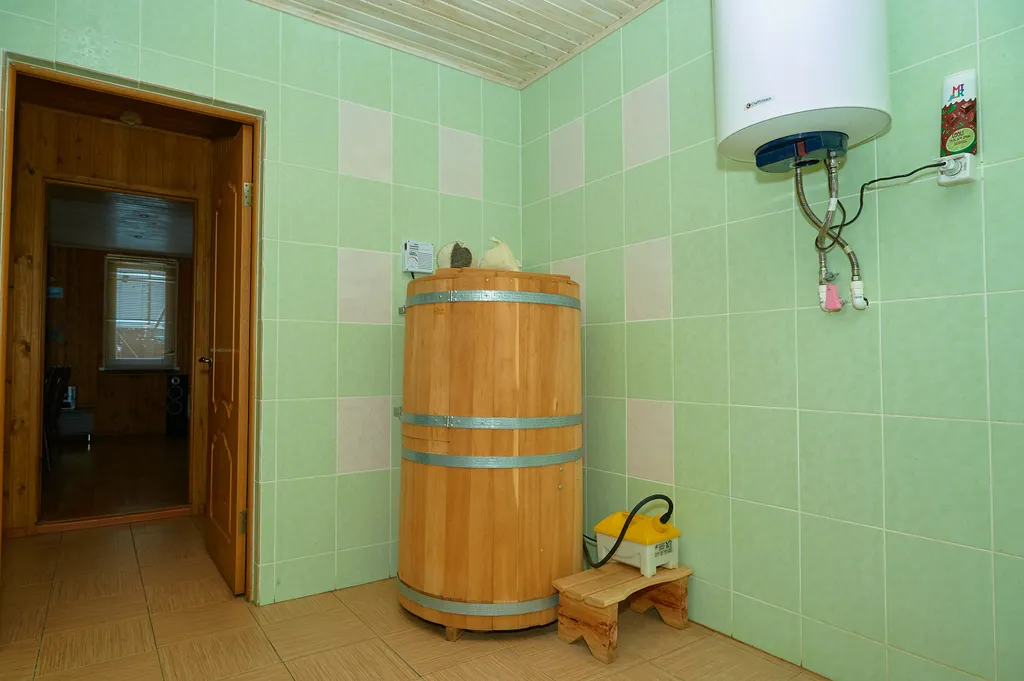 Уютный коттедж с 4-ми спальнями, баней и бильярдом у озера