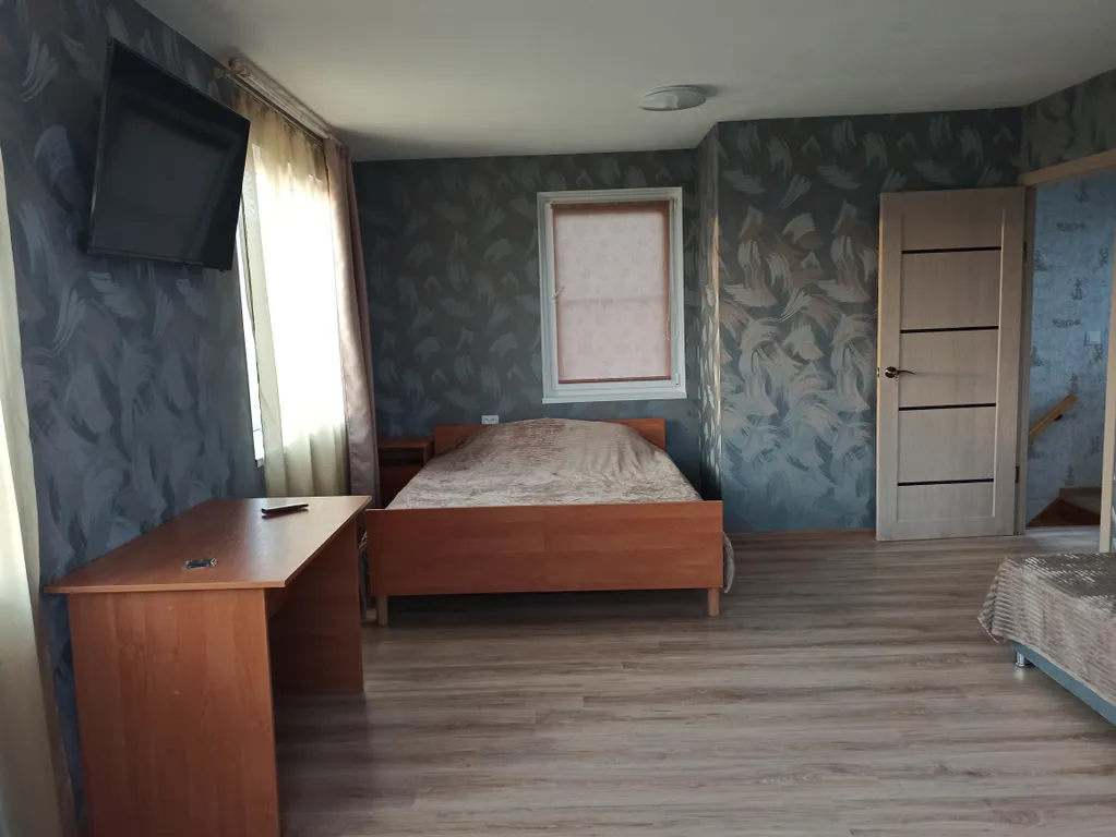 Комната с видом на море и горы