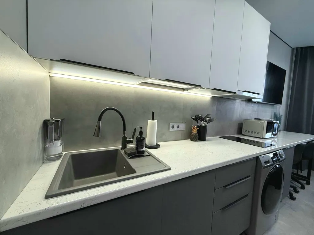 Уютная студия с хорошим наполнением в Курортном городке