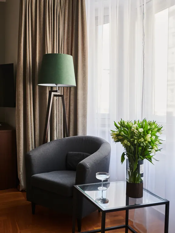 Двенадцать стульев на Тверской