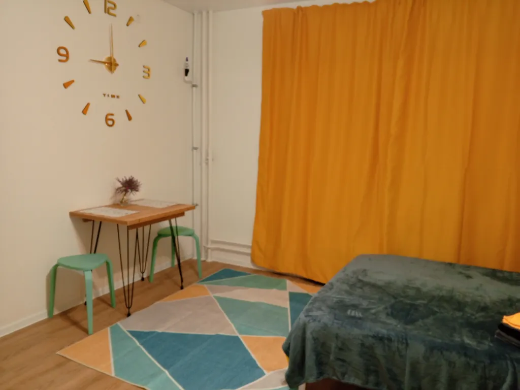 Студия напротив ГУОР по хоккею