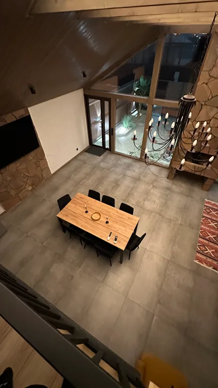 Дом с камином на берегу моря