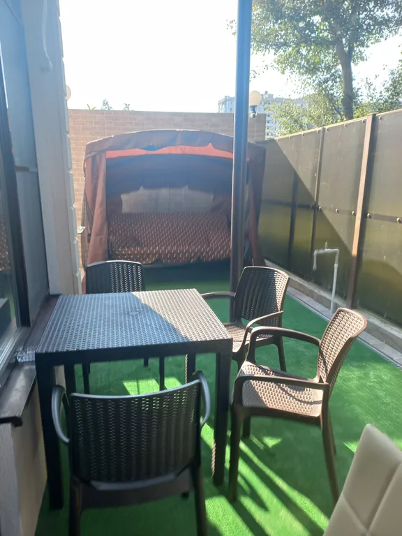 Шикарная квартира со своим двориком и качелью