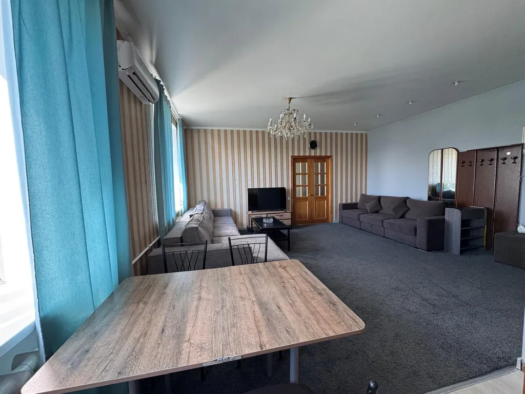 Просторная чистая квартира в самом центре города