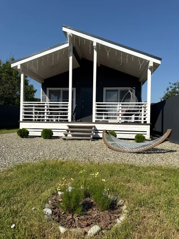 Новый дом с собственной территорией и видом на горы