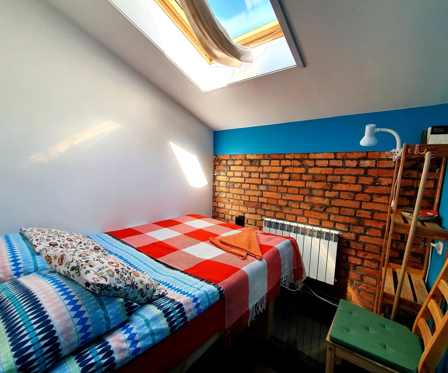 Квартира Небольшая, очень уютная, одноместная комната с мансардным окном — аренда посуточно в Владивосток