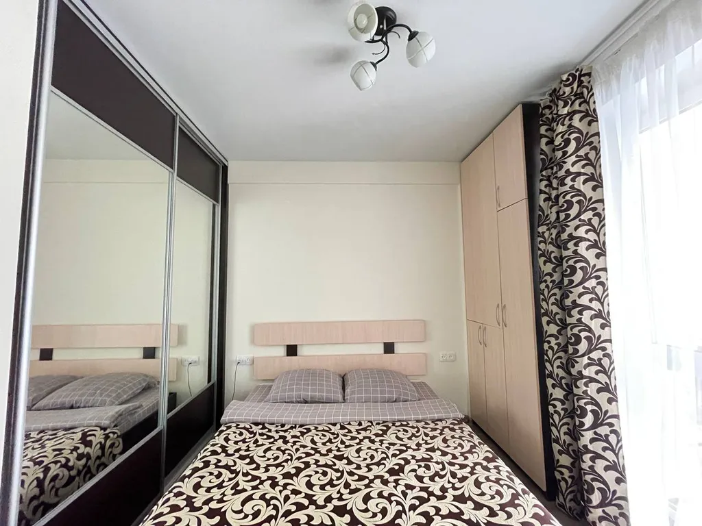 Двухкомнатная квартира в самом центре на набережной