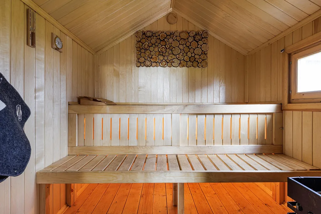 Коттедж Уютный дом с баней, вблизи водохранилища — Лопотово