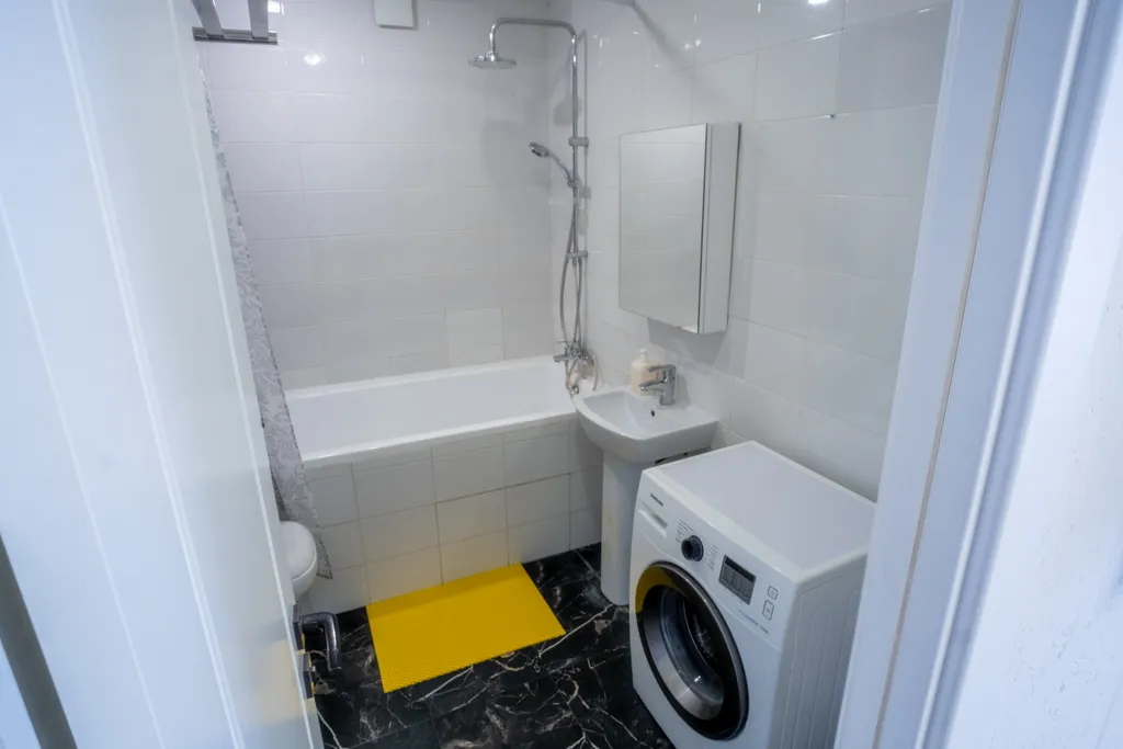 Евротрешка рядом с парком