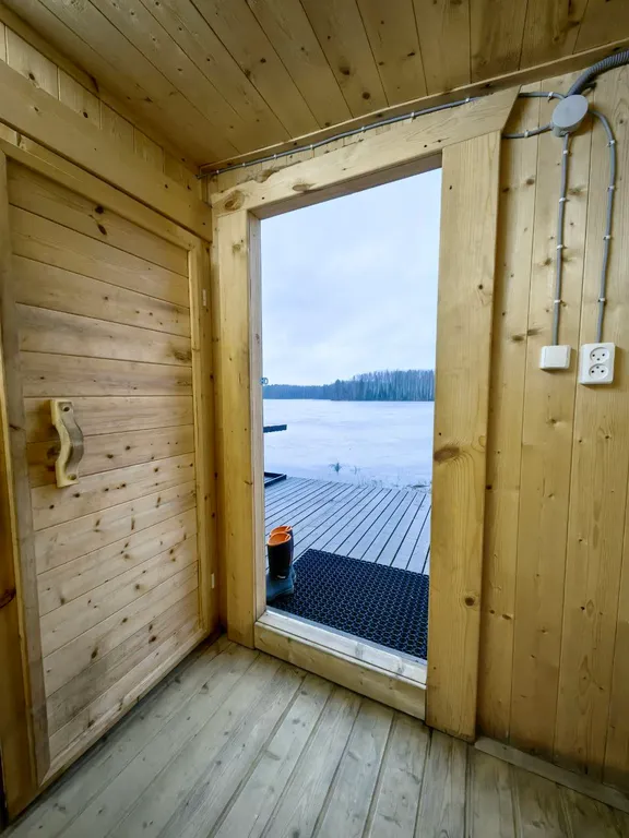 Дом на первой линии у озера в Карелии