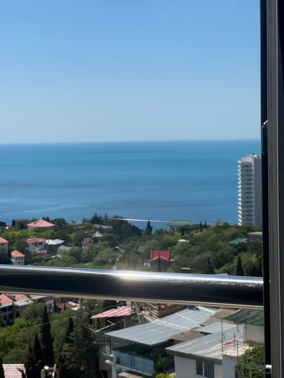 Светлая, чистая квартира с видом на море в живописном посёлке Форос .