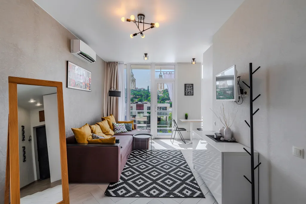 Квартира Студия с балконом и подогреваемым бассейном на территории ЖК в центре — аренда посуточно в Сочи