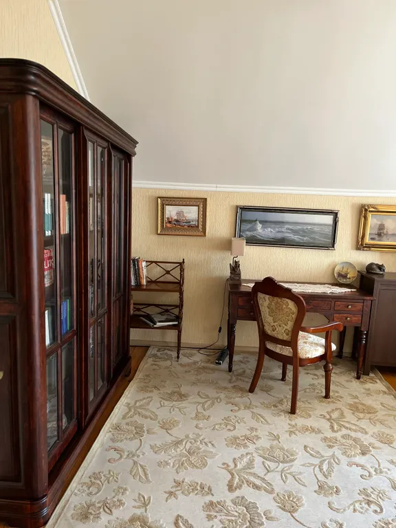 Шикарный загородный дом с бильярдом