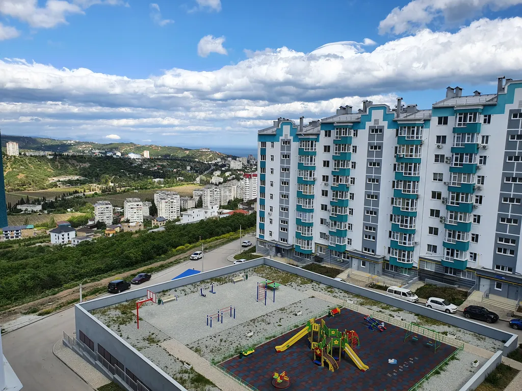 Современная видовая квартира в новом жк с детскими и спорт площадками