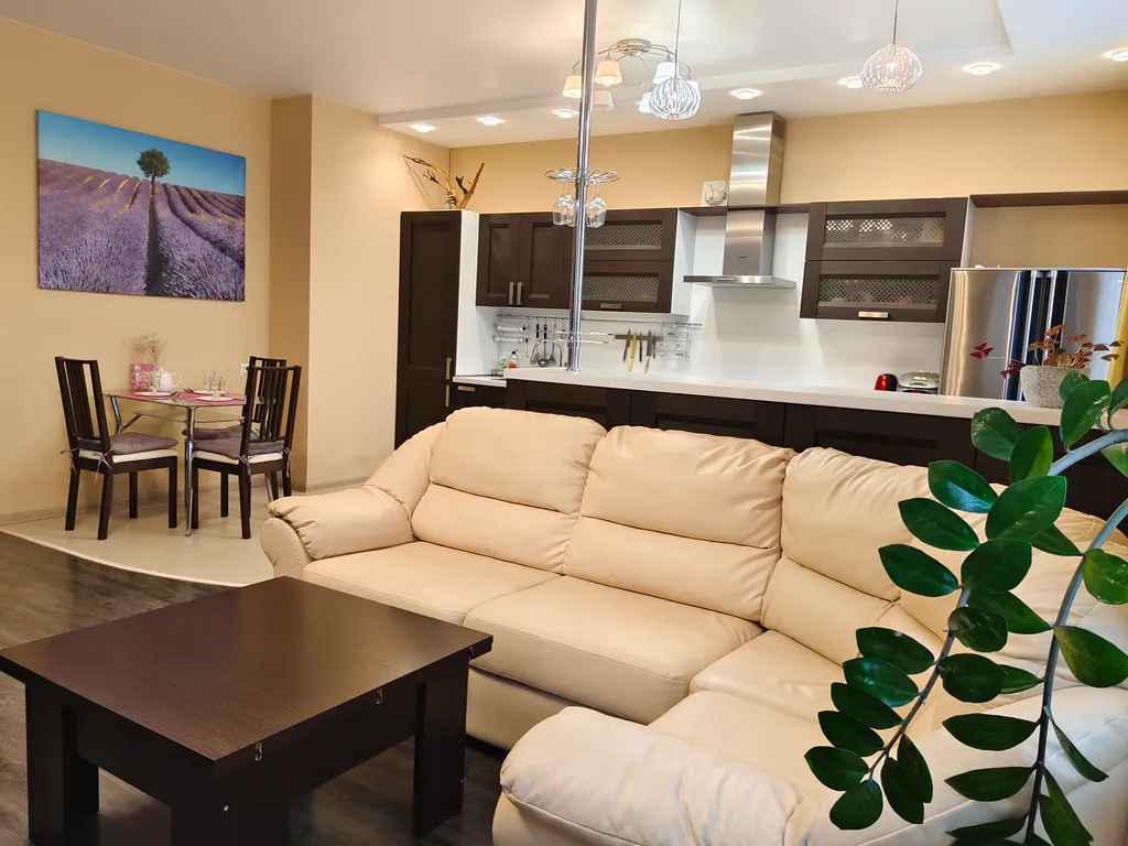 3-комнатная квартира с балконом у Дома Ученых