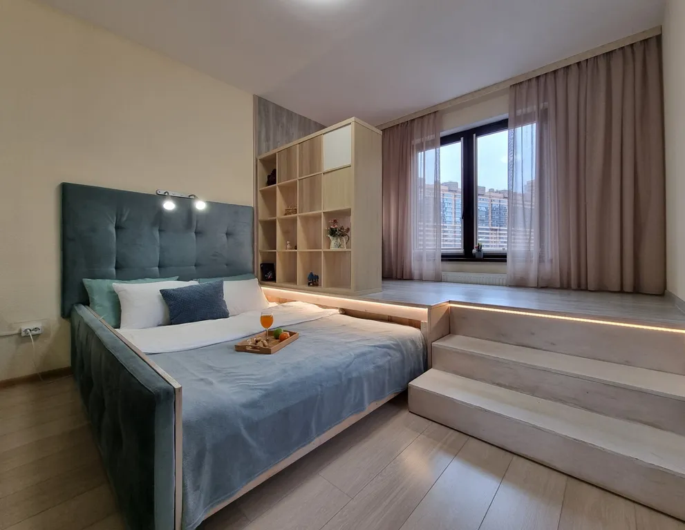 Двухкомнатная квартира с подиумами