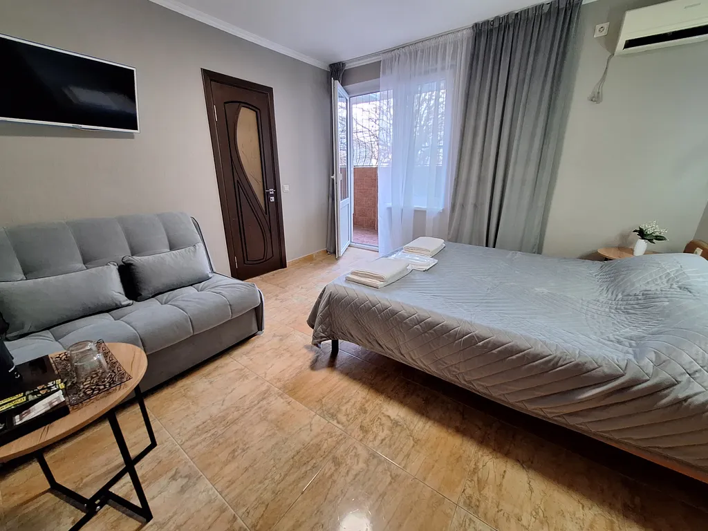 Квартира Квартира Комфорт плюс с террасой четырёхместный номер двуспальной кроватью — Геленджик