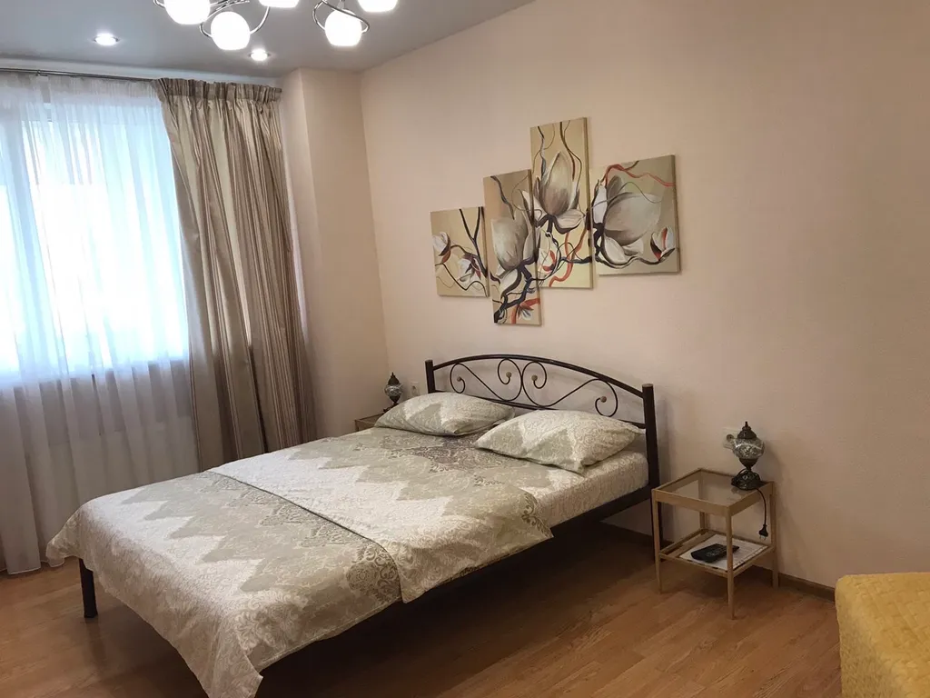 Квартира с большой отдельной лоджией — аренда посуточно в Севастополь