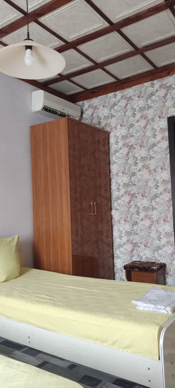 Дом с отдельным входом и двором