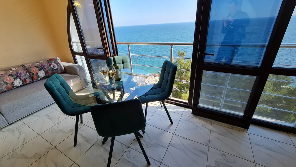 Супер-видовая квартира в Ливадии на берегу моря