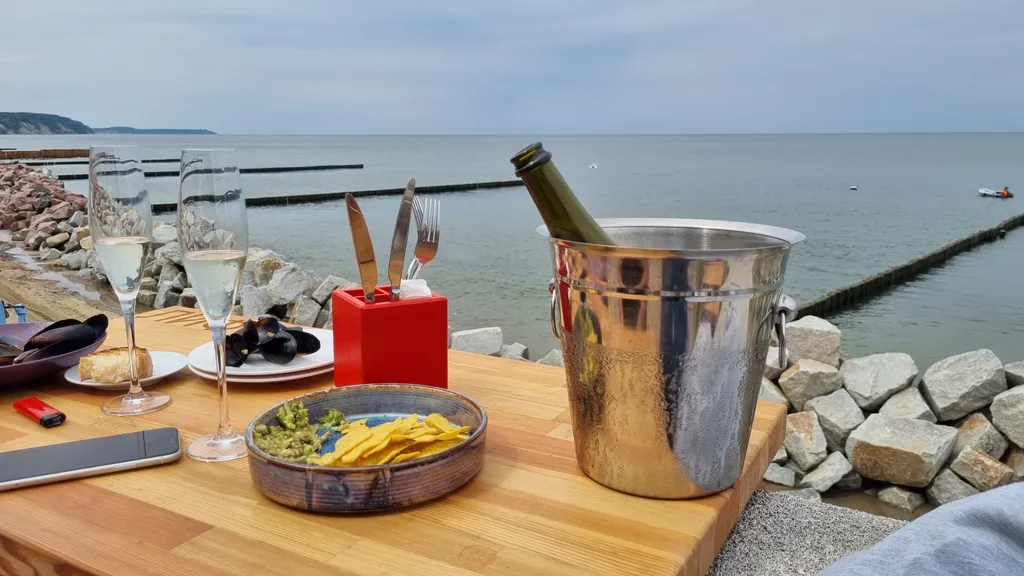 Вилла художника у моря с бассейном