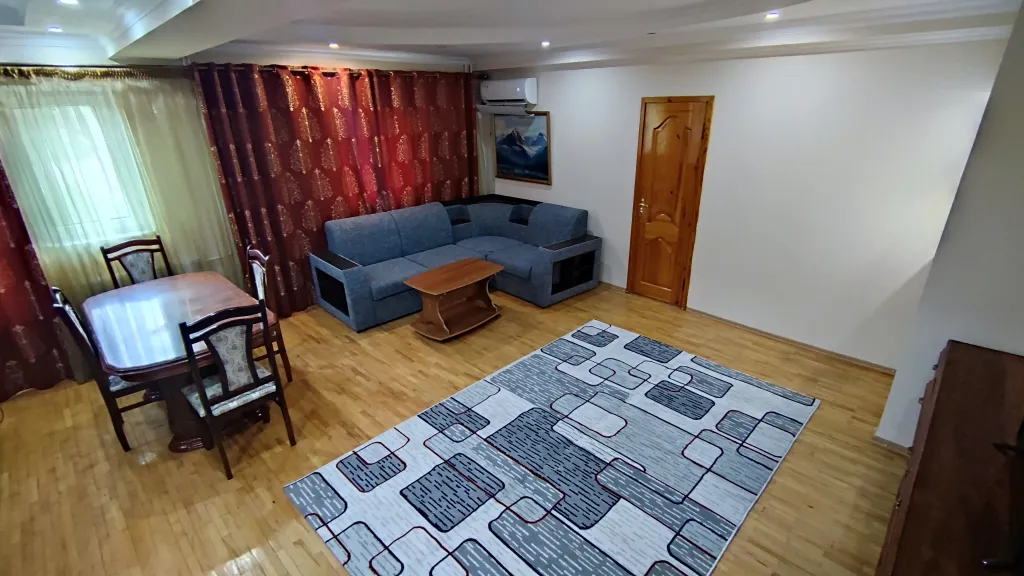 Четырехкомнатная квартира в центре Бишкека — аренда посуточно в Бишкек