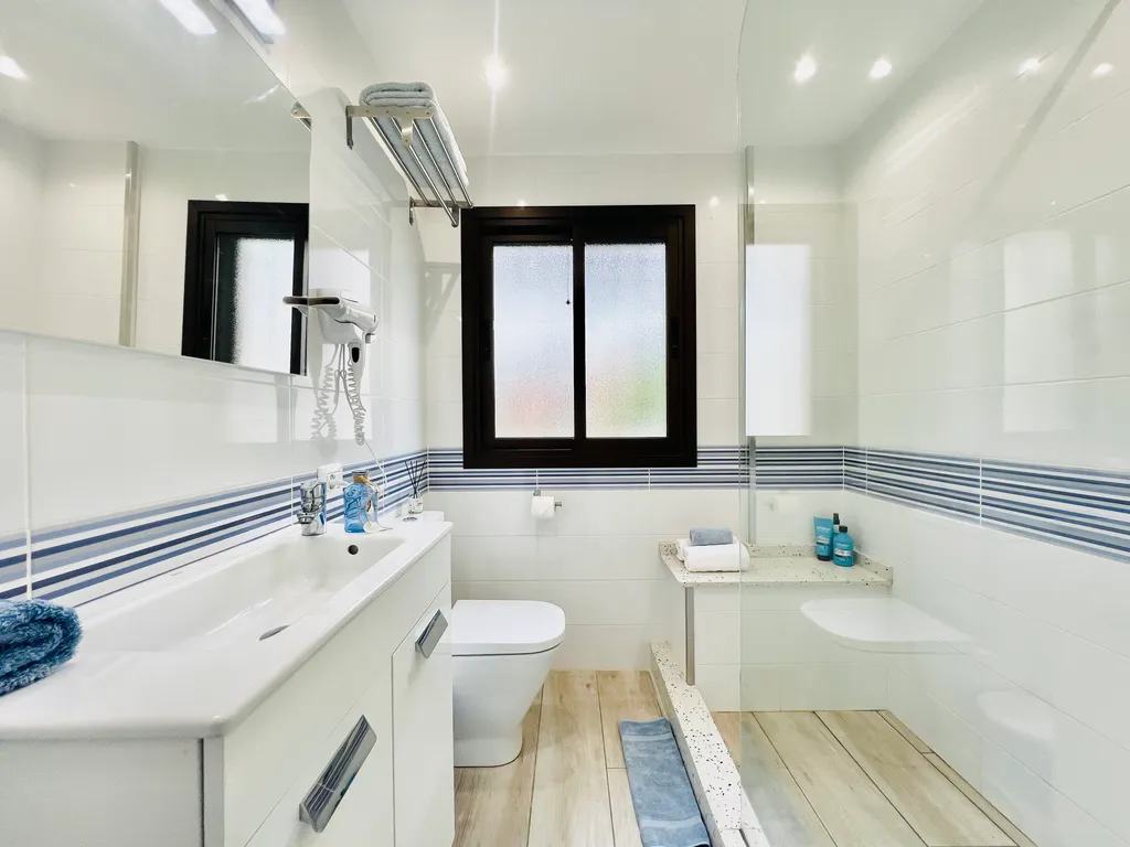 PaulMarie Superior Ocean Lounge