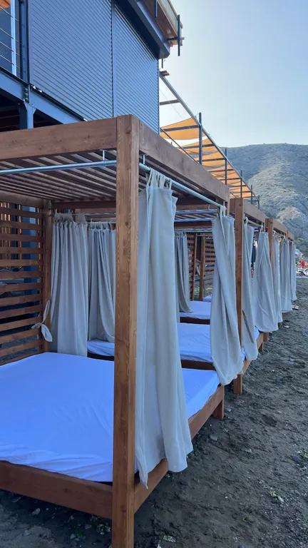 Шикарные апартаменты на первой береговой линии с бассейном