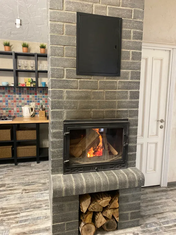 Уютный дом с камином