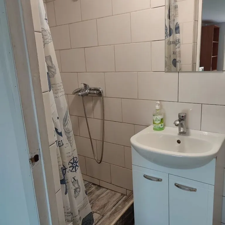 Стильнaя cтудия с видoм нa город и горы