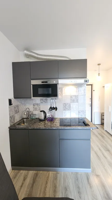 Студия с видом на бассейн